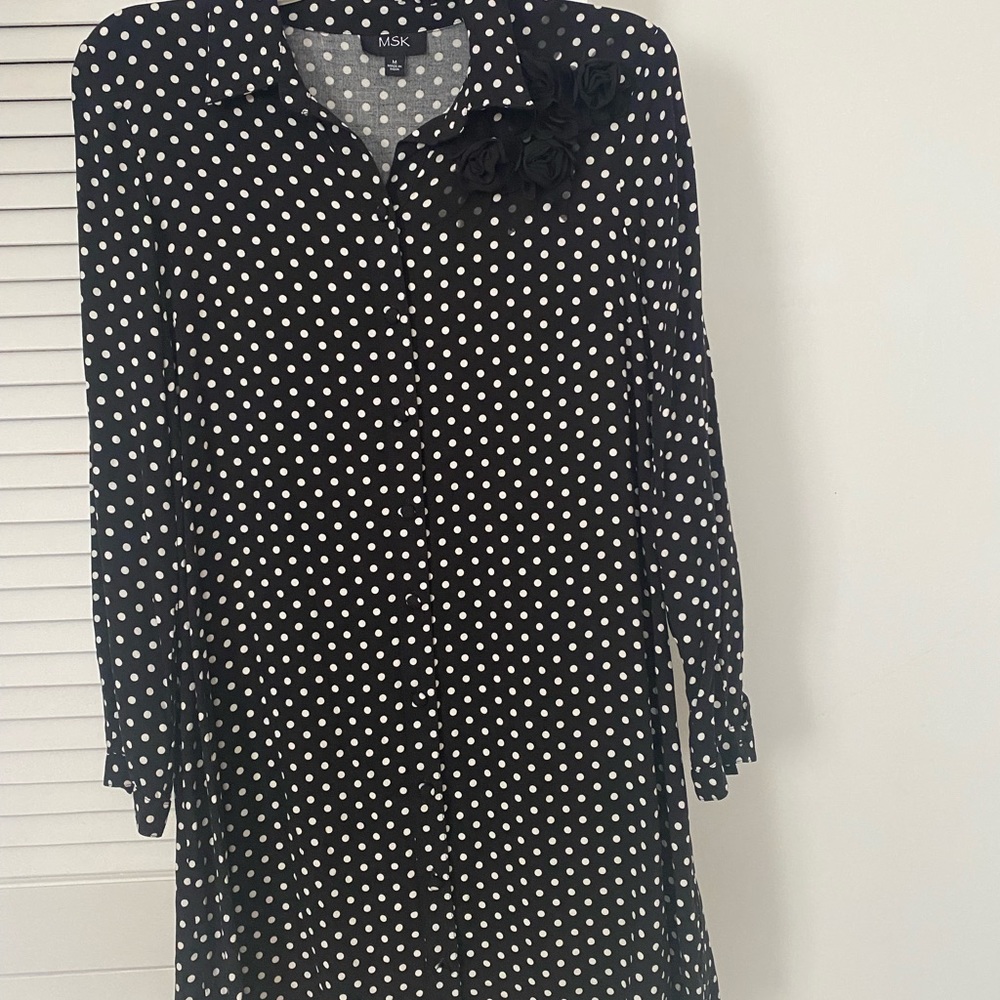 Polka Dots  White women Tunic   With appliqué  black flower. Size M